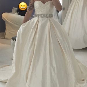 Paloma Blanca Style#4606, New with tag! Belt incl.